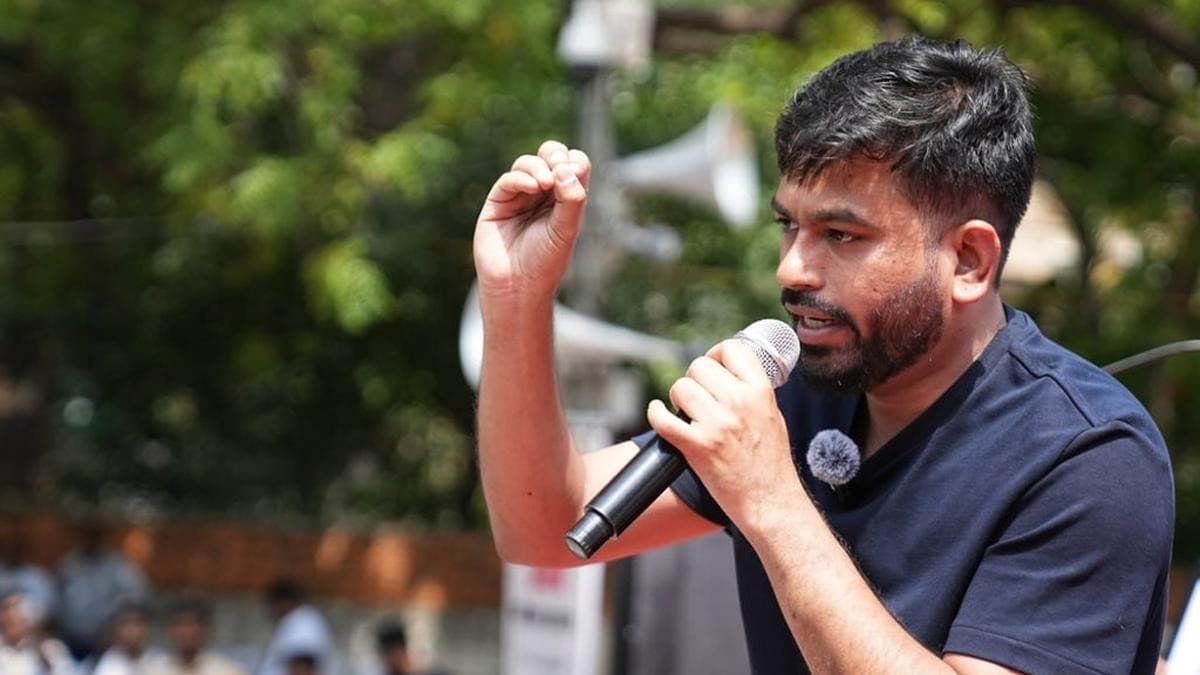 “இரவு முழுவதும் மொபைல் போன் விளக்குகளில் போராட்டம்; உணவு, தண்ணீர், விளக்குகளுக்கு அனுமதி கோரிய திப்கே; டெல்லி போலீஸ் பலத்த பாதுகாப்பு; ‘அரசுடன் பேச்சுவார்த்தை நடத்த வாய்ப்பளிக்க வேண்டும்’ – கோரிக்கை!”